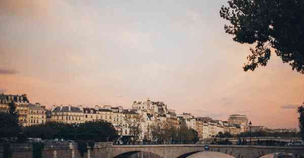 AI人工智能绘画描述词（AI人工智能绘画描述词男生）